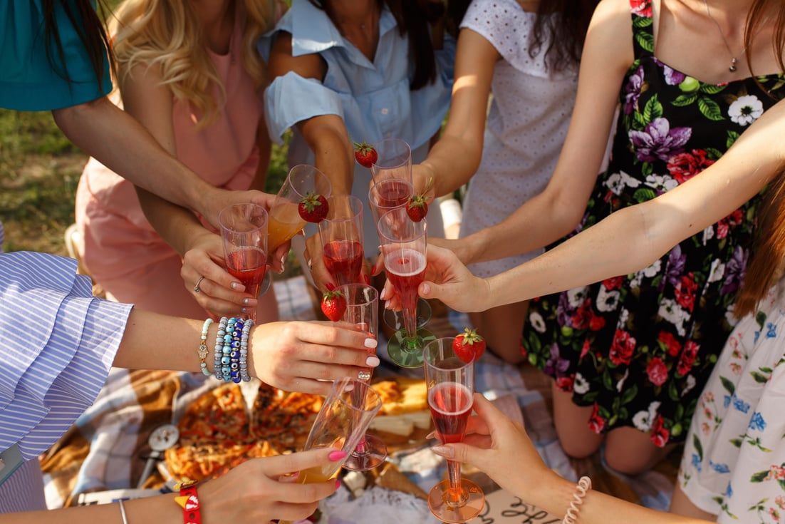 Company of girls cheers on picnic